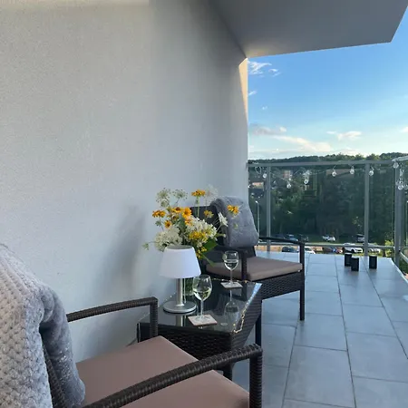 Słoneczny Widok Boczny Na Jezioro Apartament
