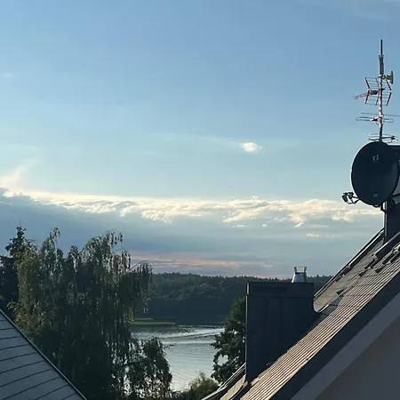 Słoneczny Widok Boczny Na Jezioro Charzykowy
