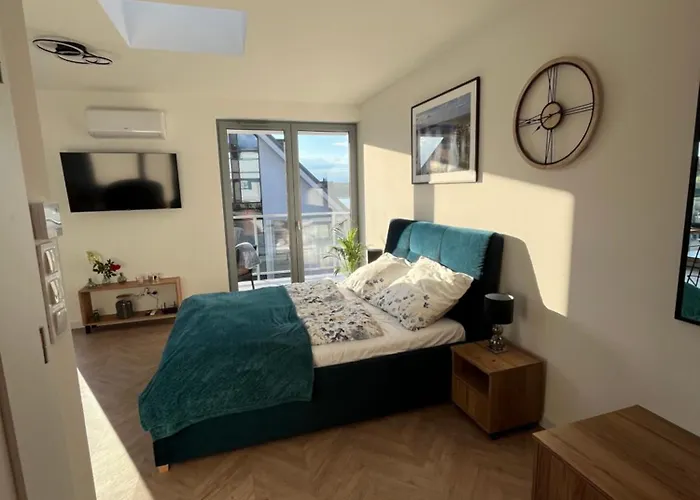 Sloneczny Widok Boczny Na Jezioro هاجوكوفه